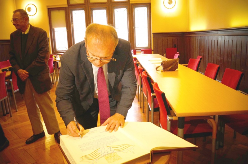 Datei:Barry goldenes Buch6.jpg