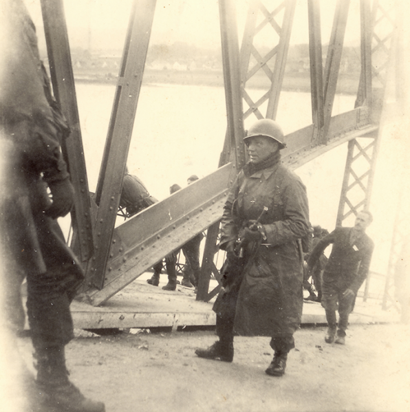 Datei:Innbruecke1945 3.png